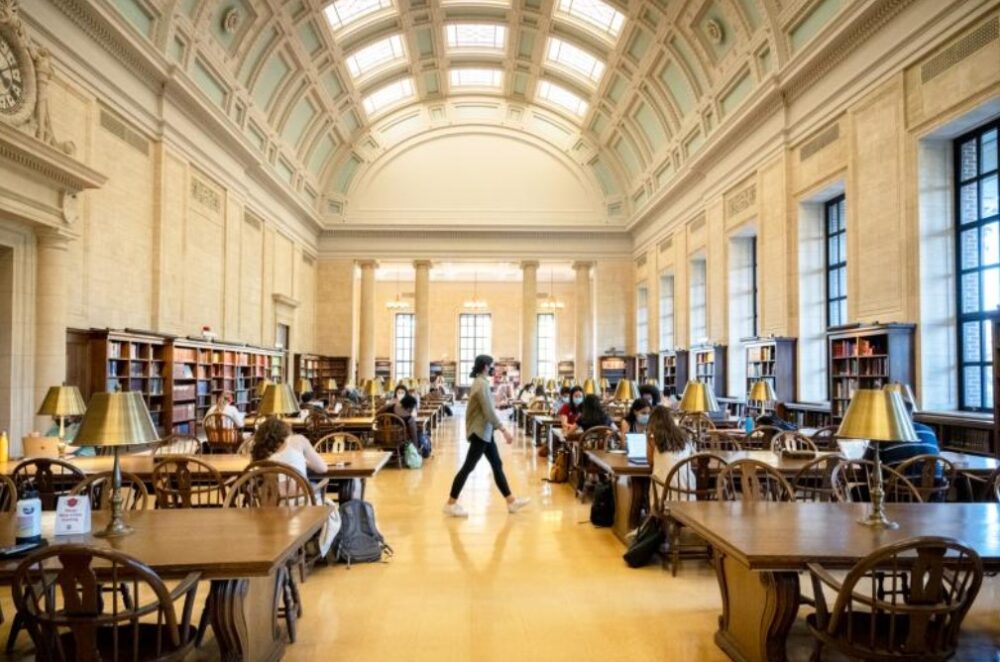 ハーバード大学内図書館画像